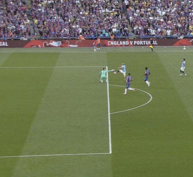 记者：泰山不会放弃成绩搞年轻化，韩鹏明年是否执教还没定